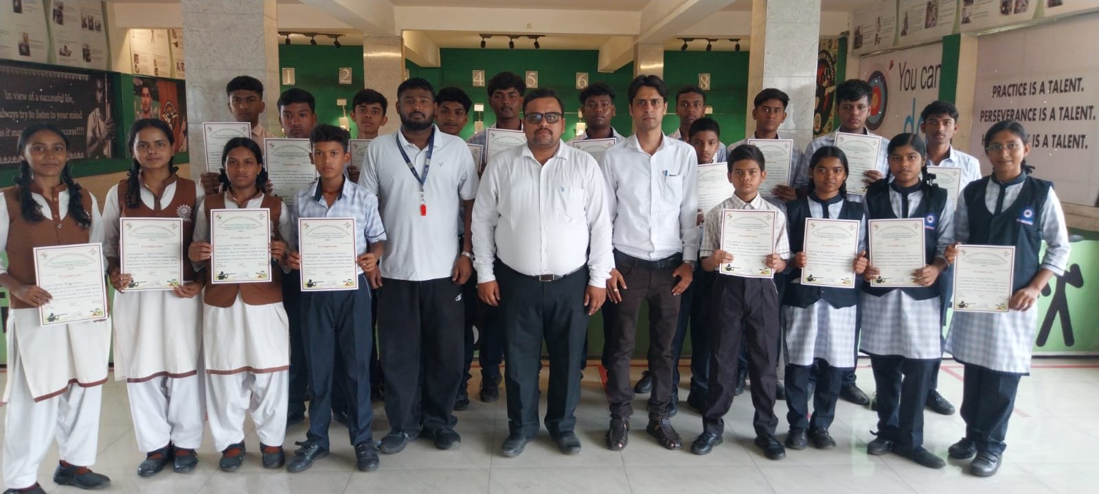 राइफल और पिस्टल शूटिंग खिलाड़ियों को मिला प्रमाण पत्र