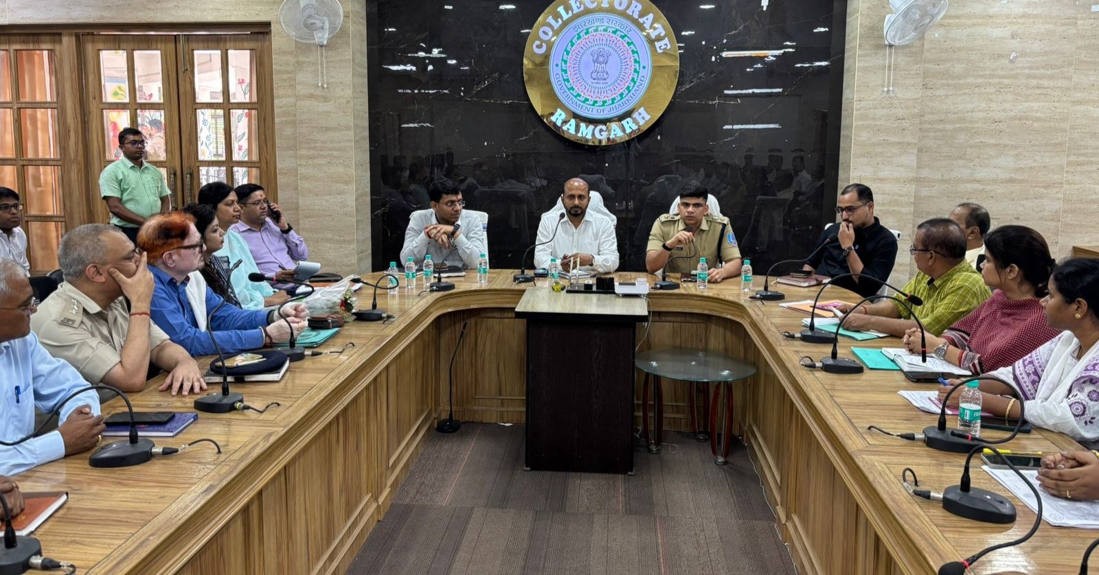 जिले में चल रहे विकास कार्यों की उपायुक्त ने की समीक्षा, योजनाओं के प्रभावी क्रियान्वयन हेतु दिए आवश्यक निर्देश