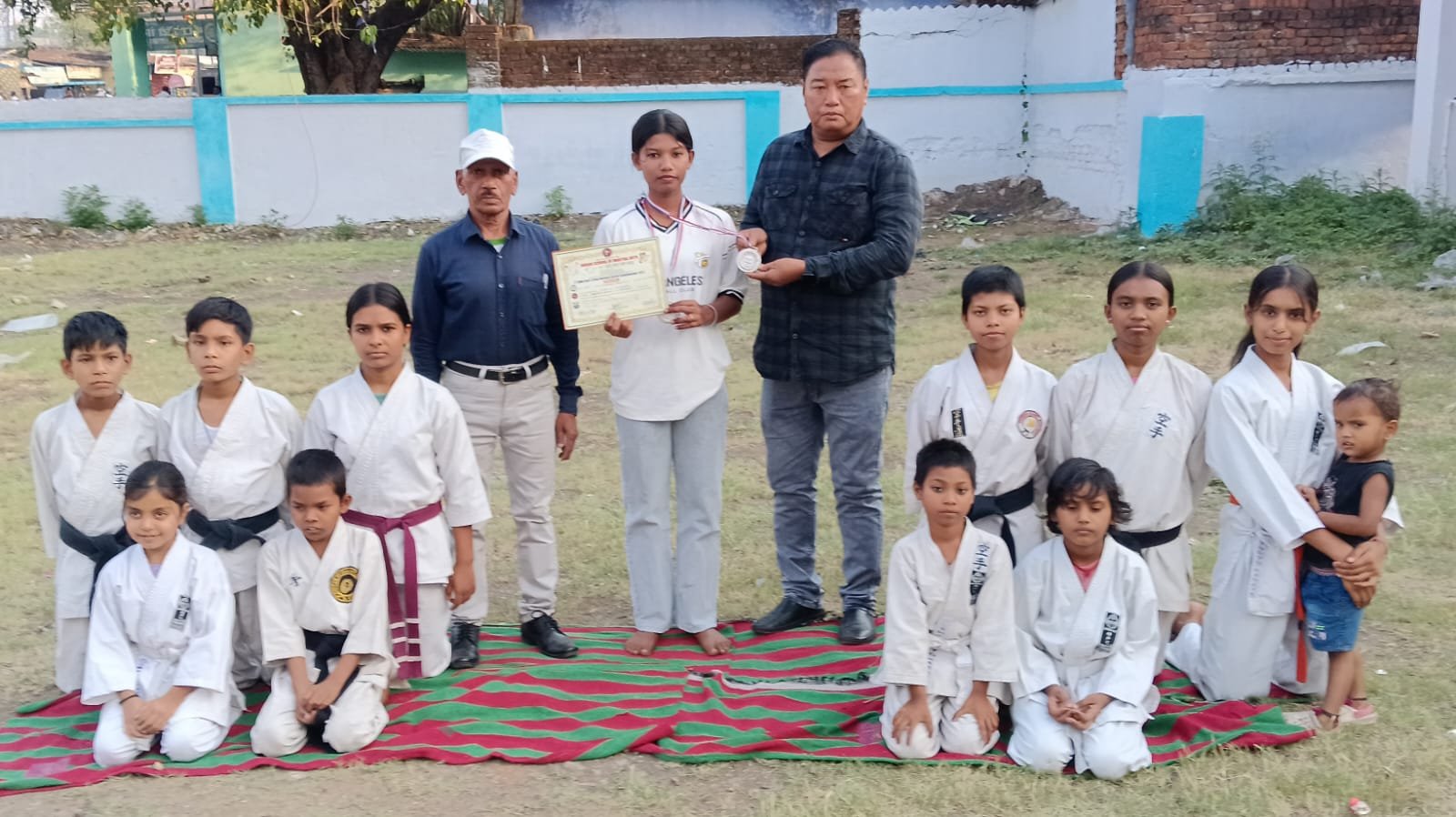 खेल प्रतियोगिता में मेडल जीतने वाली आस्था सिंह को किया गया सम्मानित