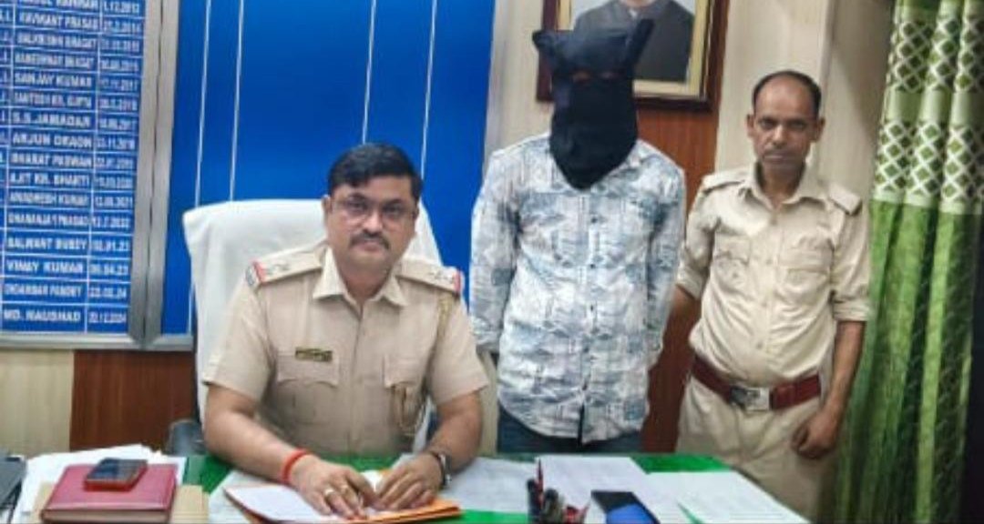 कानून के शिकंजे में फरार आरोपी:3 साल की सजा से बच रहा अभियुक्त आखिरकार कुजू पुलिस के हत्थे चढ़ा