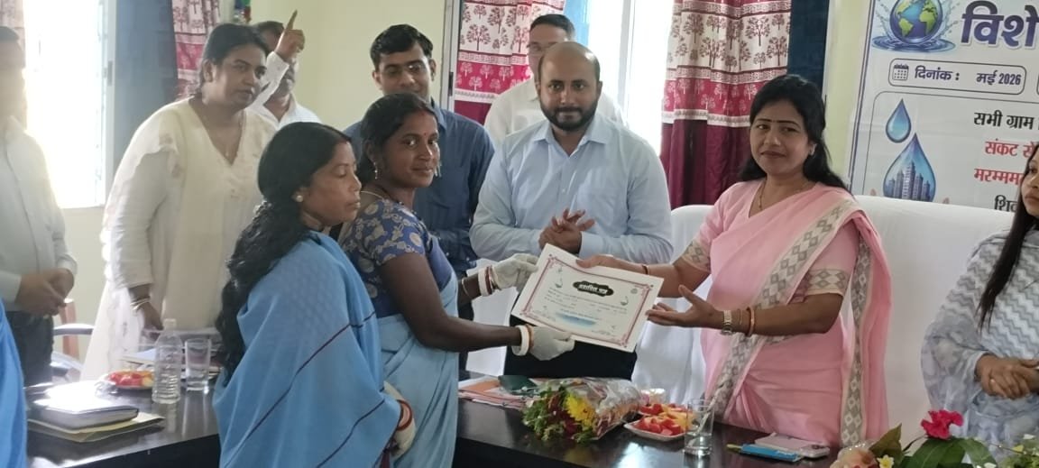 गोला प्रखंड के विभिन्न विकास कार्यों एवं योजनाओं का उपायुक्त ने लिया जायजा