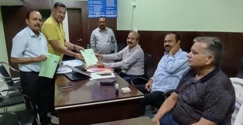 रामगढ़ चैंबर सेवा ट्रस्ट के अध्यक्ष के लिए विष्णु पोद्दार ने नामांकन किया