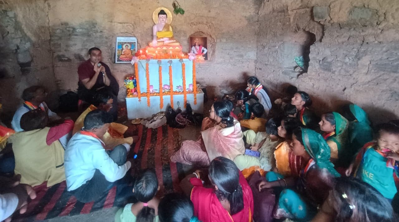 वर्षों की उपेक्षा के बाद जागी विरासत की पहचान, प्राचीन खीरी बौद्ध मठ में भगवान बुद्ध की प्रतिमा का स्थापना