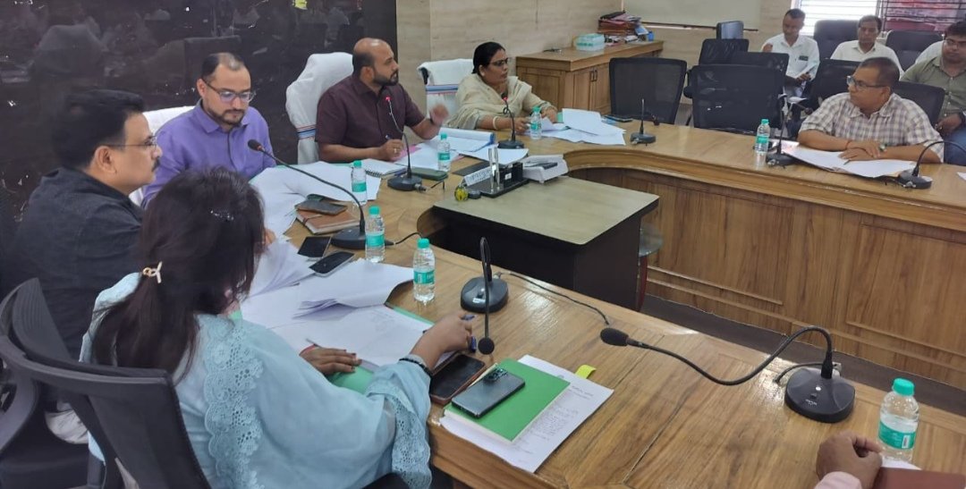 जिला स्तरीय यूटिलिटी टास्क फोर्स की बैठक उपायुक्त की अध्यक्षता में हुई