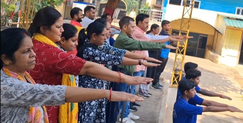 प्लास्टिक छोड़ने का संकल्प,कपड़े के झोले को अपनाने की पहल