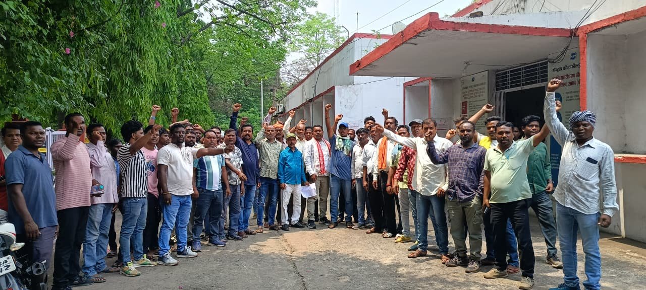 संयुक्त विस्थापित प्रभावित मोर्चा ने पीओ को सौपा ज्ञापन