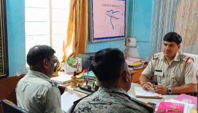 कानून व्यवस्था को धार देने की नई पहल : थानों में शुरू हुई ‘डेली मीटिंग’ से अपराध नियंत्रण पर फोकस