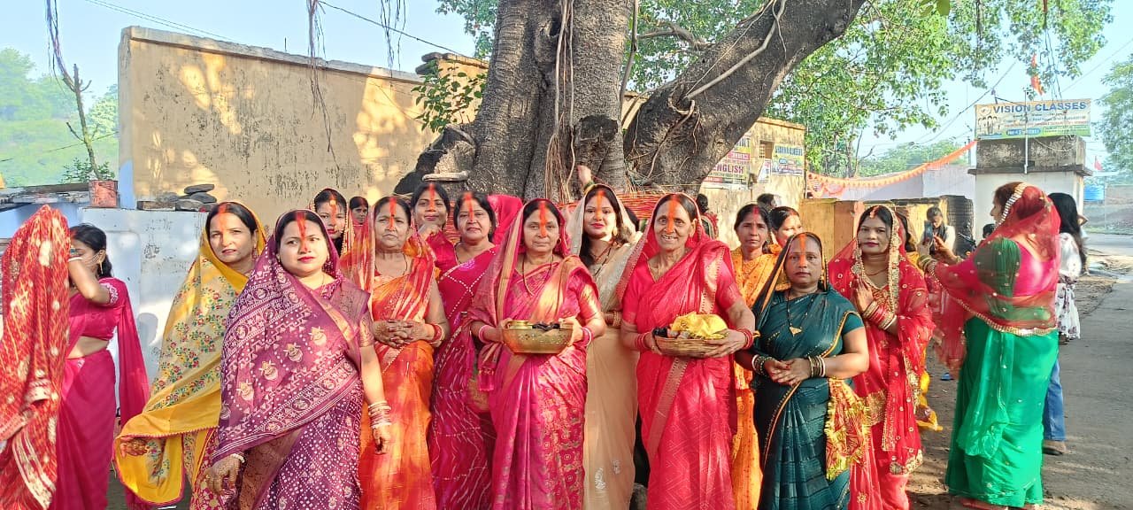 सुहागिनों ने अखंड सौभाग्य की कामना की