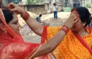 सुहागन महिलाओं ने बट वृक्ष के पूजा कर अपने पति के लंबी उम्र का किया कामना 