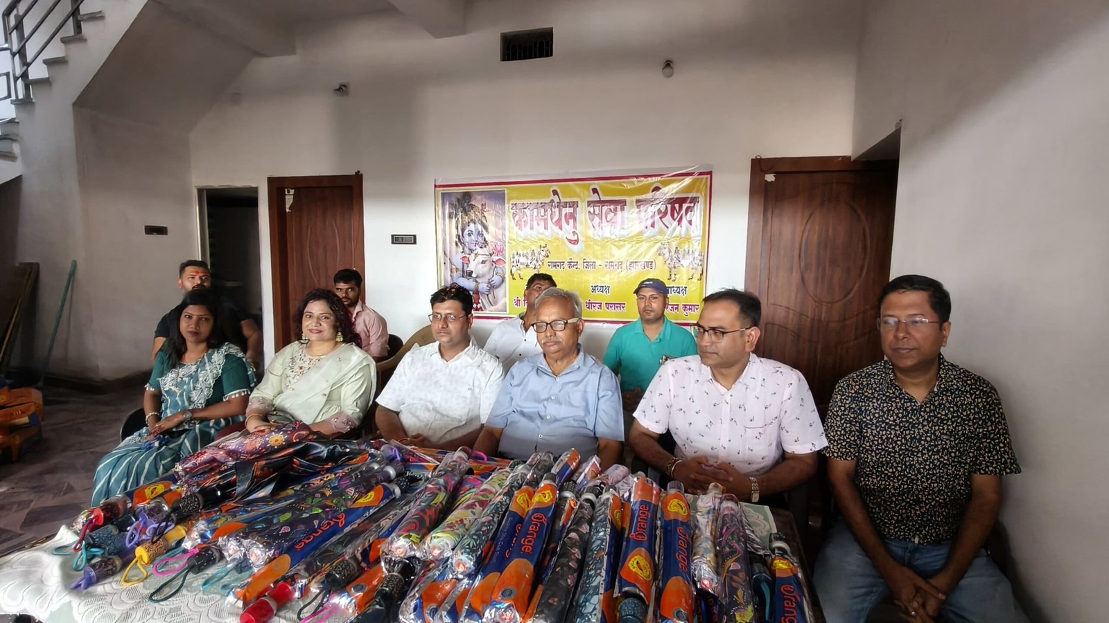  कामधेनु सेवा परिषद ने 105 छत का वितरण किया