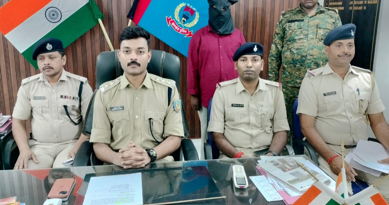पतरातु पुलिस को बड़ी सफलता: चोरी हुई टाटा 709 ट्रर्बो बरामद, आरोपी लोहरदगा से गिरफ्तार