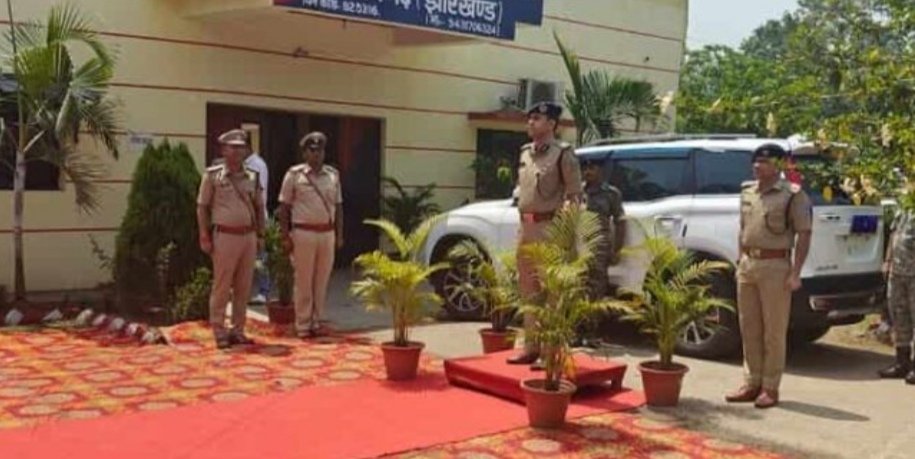 हजारीबाग प्रक्षेत्र के डीआईजी पहुंचे मांडू थाना