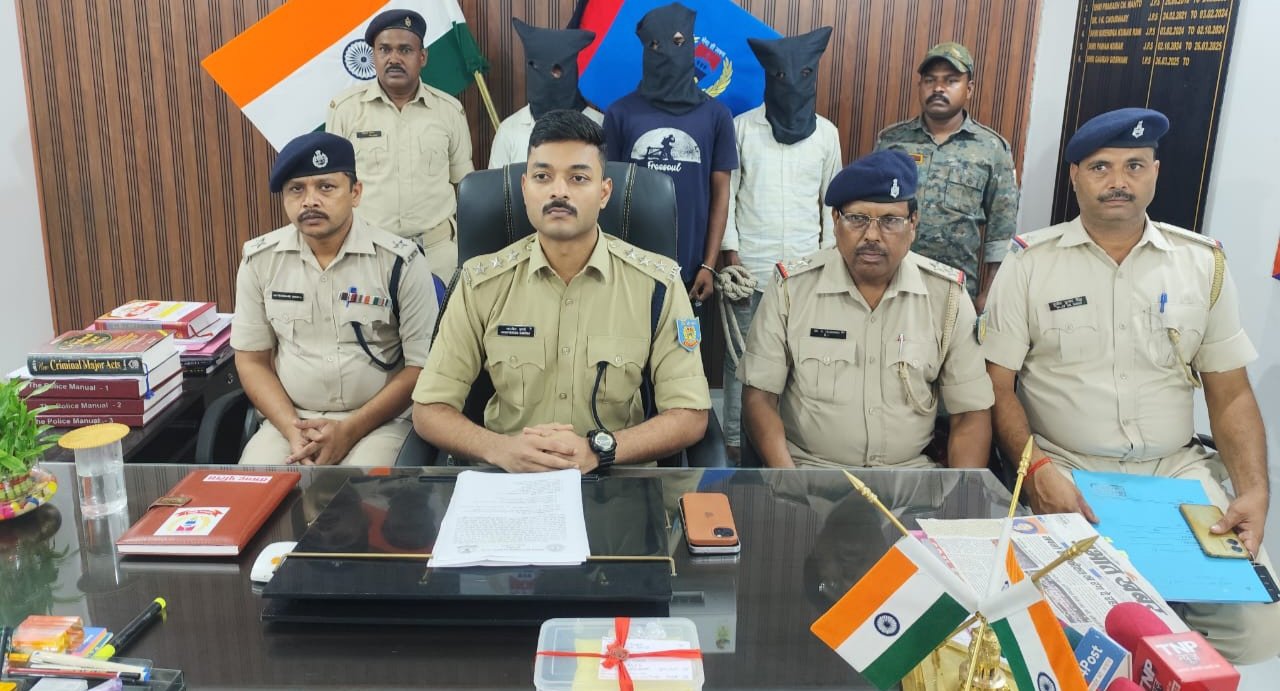 पतरातू पुलिस ने ब्राउन शुगर के साथ तीन अपराधियों को गिरफ्तार किया