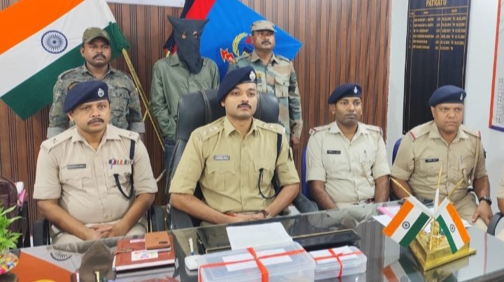 पतरातू पुलिस ने राहुल दुबे गैंग के सदस्य नेपाली को किया गिरफ्तार 