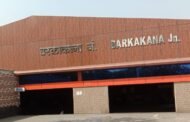 रेल कर्मियों व अन्य लोगों द्वारा रेलवे की जमीन पर दुकान व गुमटी लगाकर किया जा रहा है अतिक्रमण