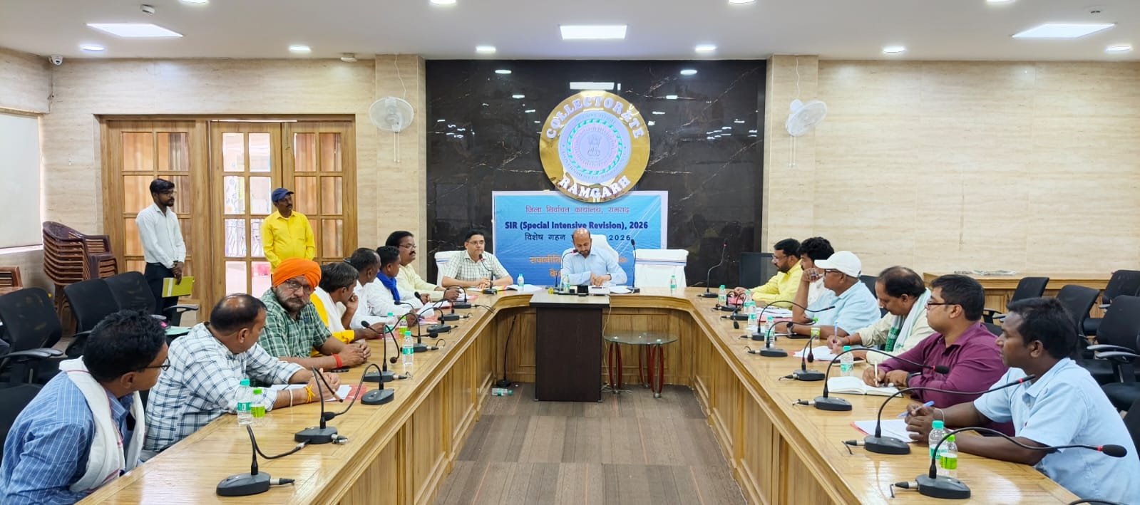 विशेष गहन पुनरीक्षण को लेकर राजनीतिक दलों के प्रतिनिधियों के साथ बैठक आयोजित