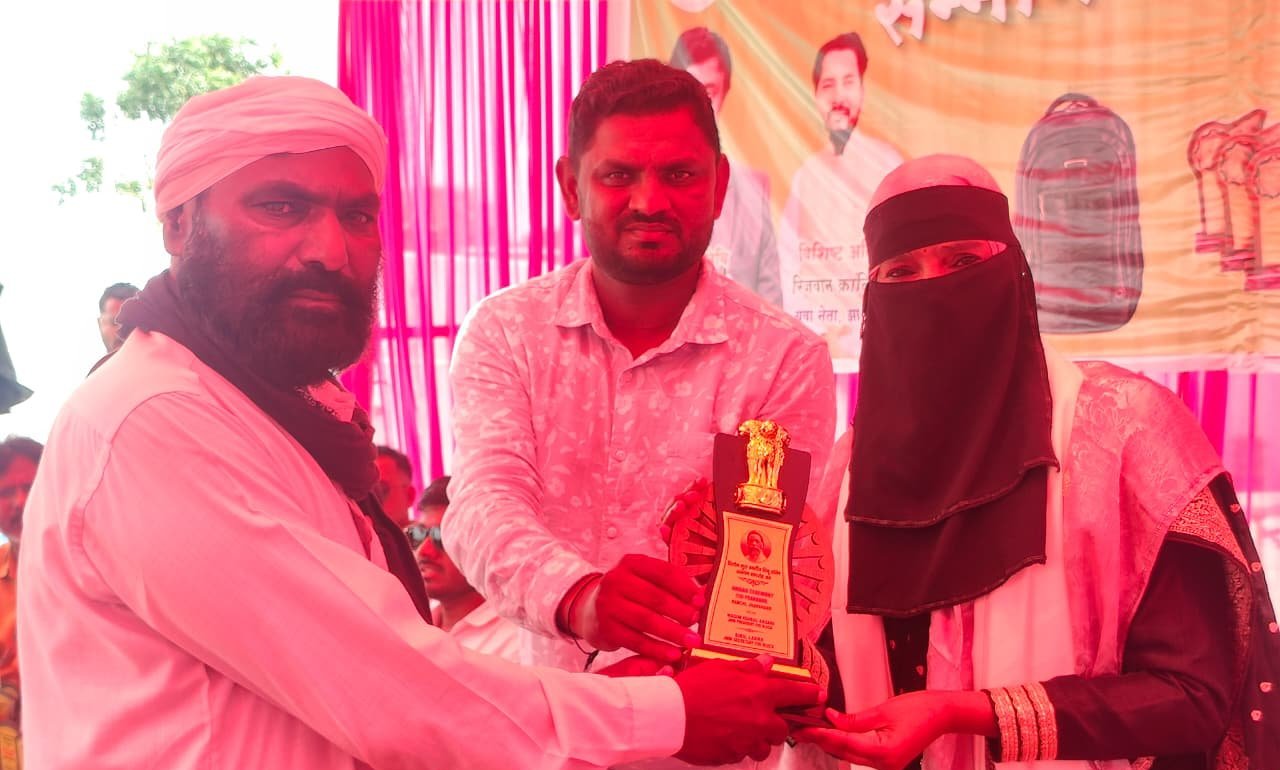 द ब्लड वूमेन को किया गया सम्मानित