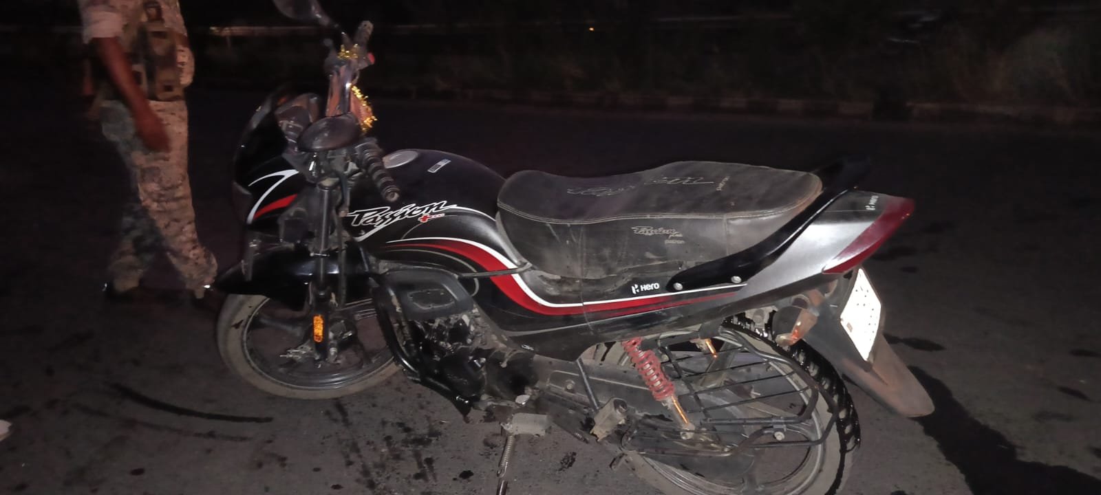 सड़क दुर्घटना में युवक हुआ घायल