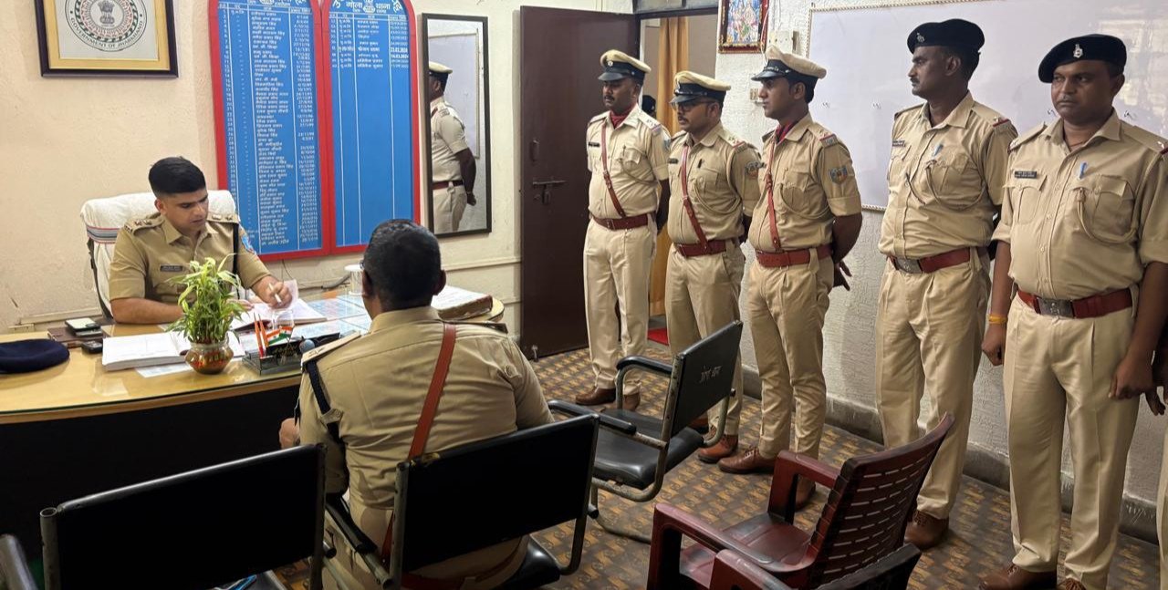 पुलिस अधीक्षक ने गोला थाना का वार्षिक निरीक्षण किया