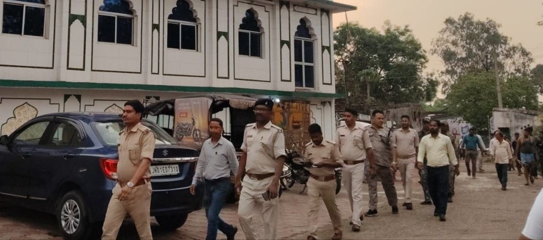बकरीद को लेकर ओपी पुलिस ने निकाला फ्लैग मार्च