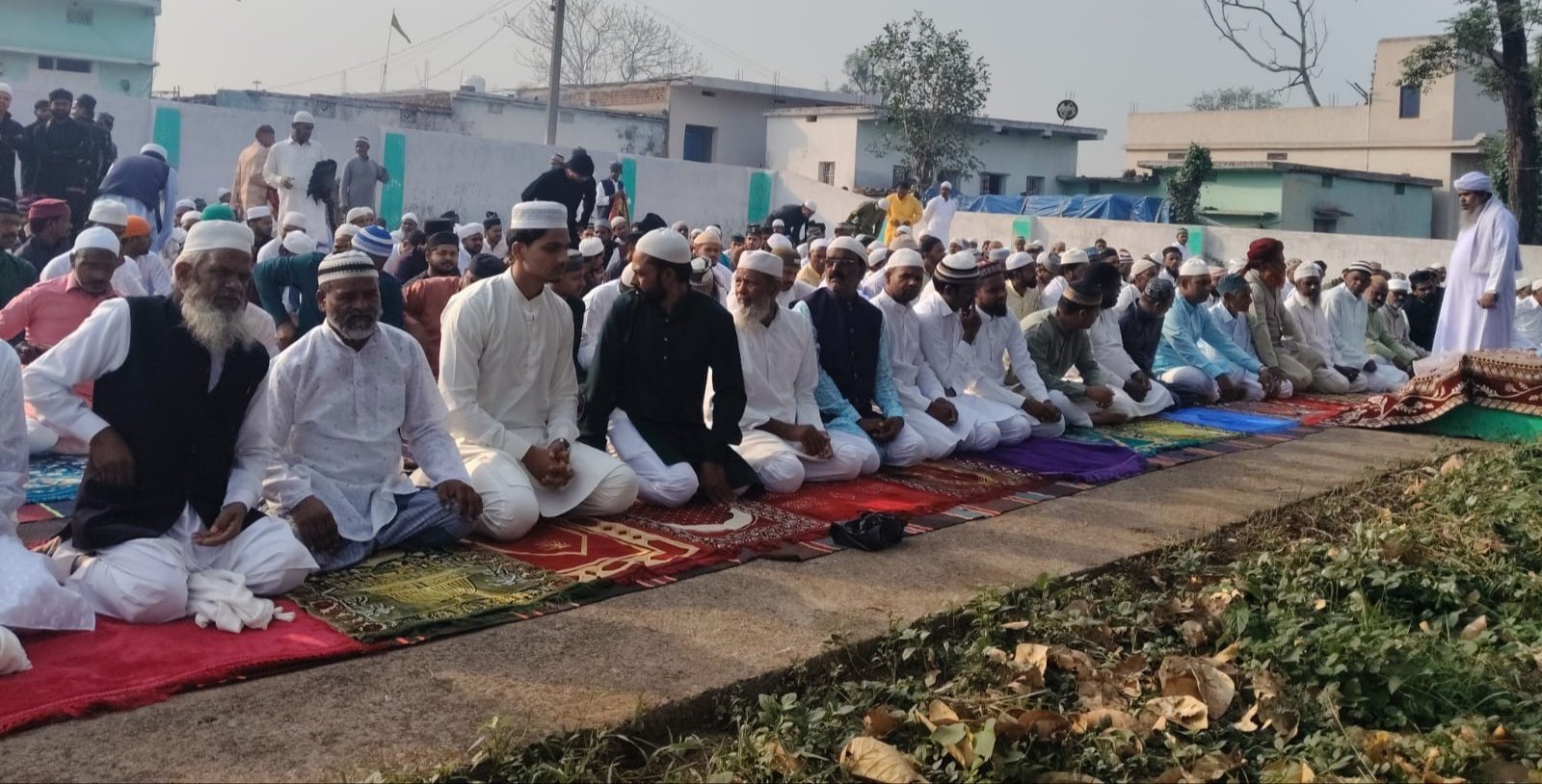 ईदगाह और मस्जिदों में मुस्लिम धर्मावलंबियों ने अकीदत के साथ अदा की ईद उल अजहा की नमाज
