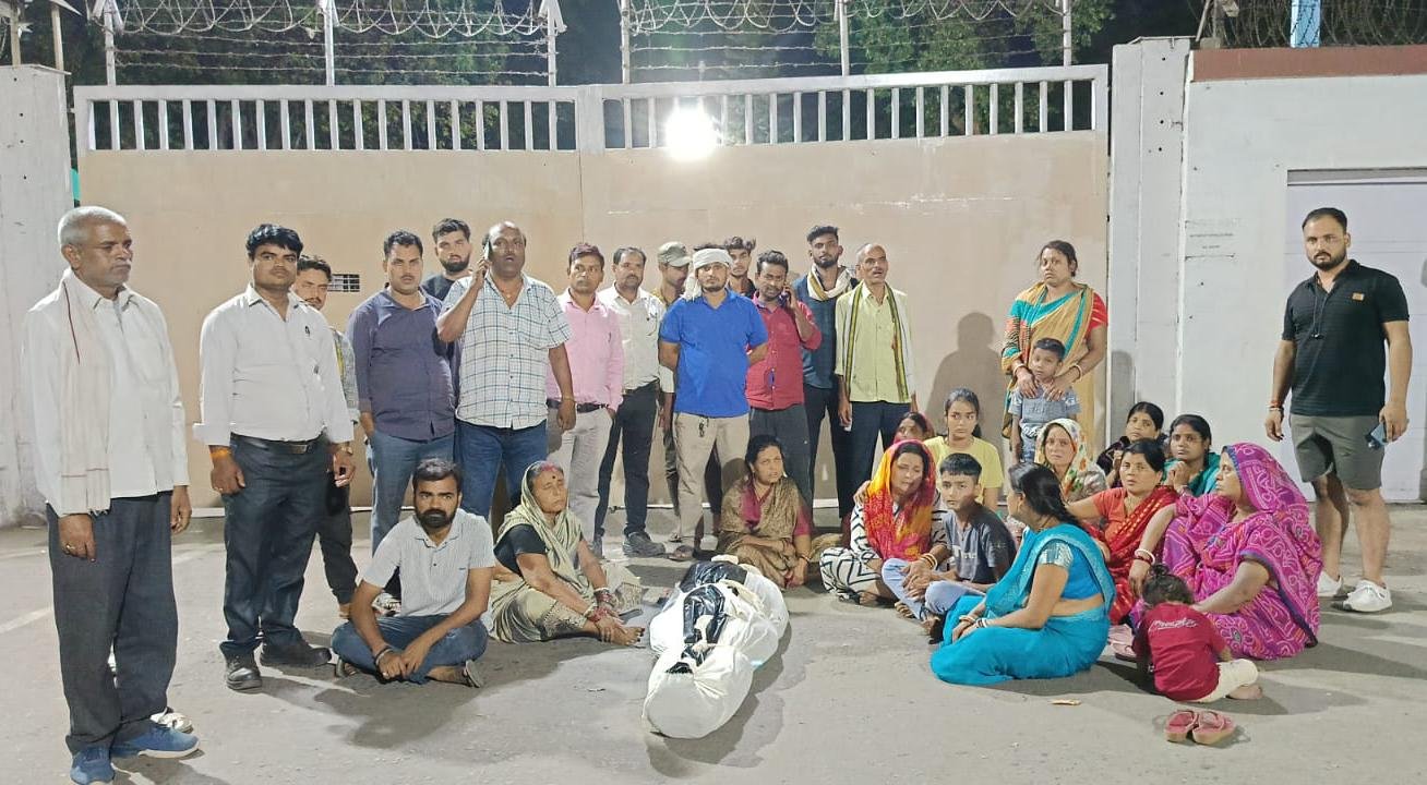 तेज रफ्तार का कहर:बस की टक्कर से स्कूटी सवार की मौत