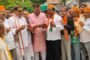 बे मौसम वर्षा व तेज हवा ने जमकर मचाया तबाही,सड़कों पर गिरा पेड़ उखड़ गया बिजली का खंभा
