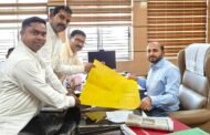 गोला सब्जी मार्केट को लेकर उपायुक्त को नक्शा दिखाकर कराया गया अवगत