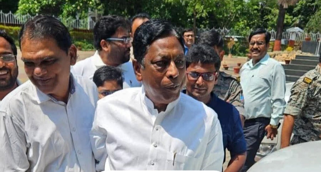 दो साल बाद होटवार जेल से बाहर निकले पूर्व मंत्री आलमगीर आलम