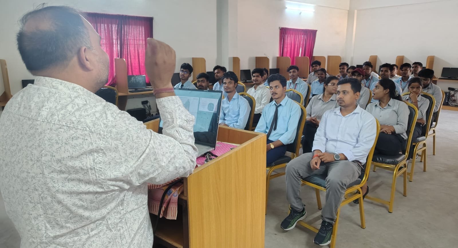 राधा गोविन्द विश्वविद्यालय में अग्नि सुरक्षा पर विशेषज्ञ व्याख्यान आयोजित