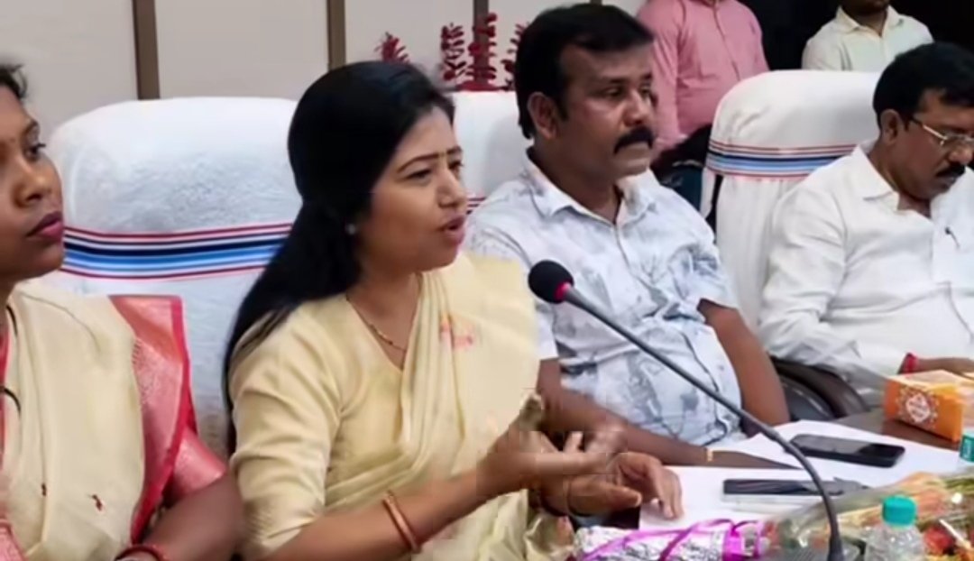 नगर परिषद बोर्ड की बैठक में अध्यक्ष की कुर्सी पर विधायक का बैठना जायज है क्या:धनंजय कुमार पुटुस