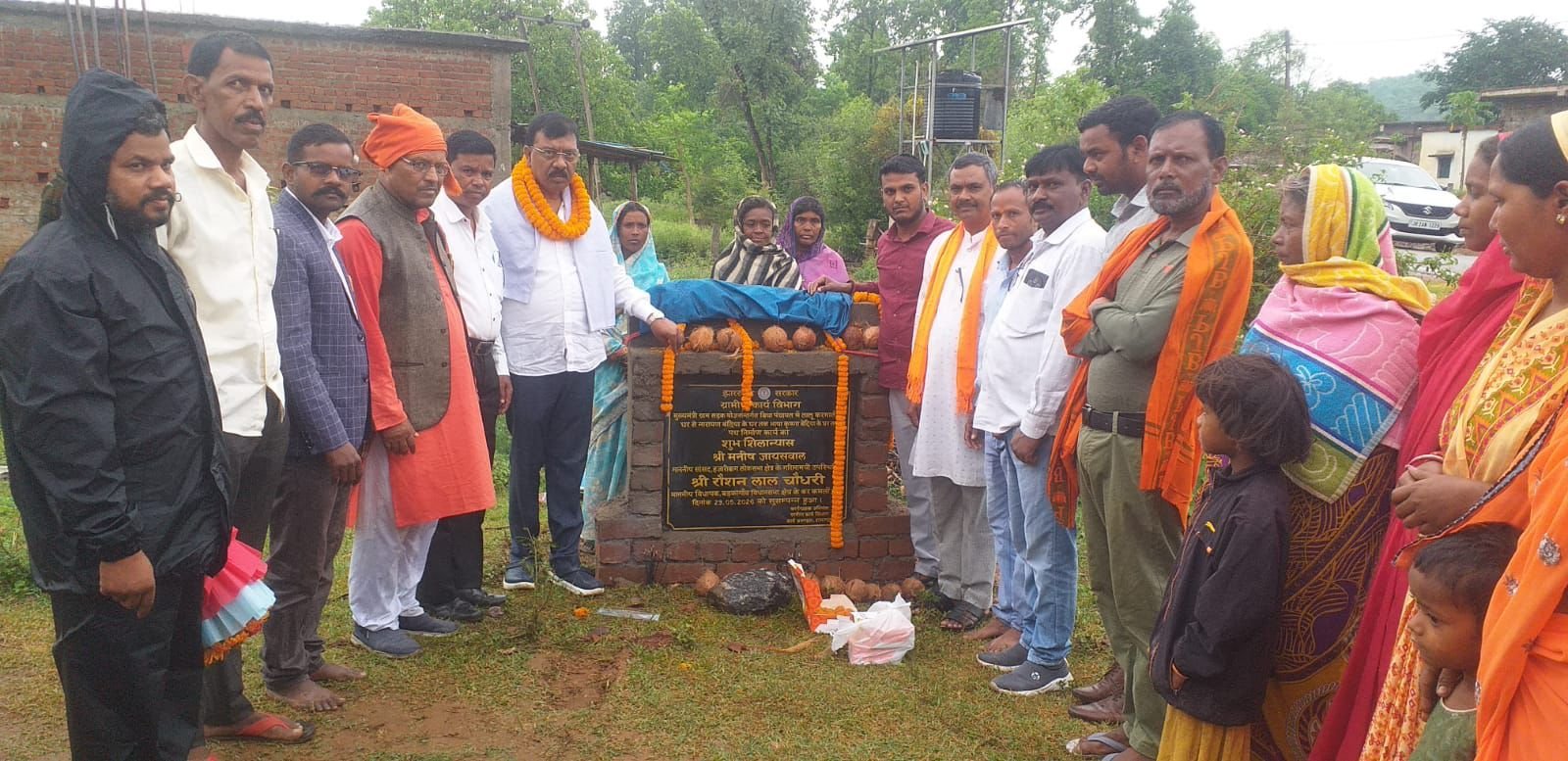 पतरातू में मुख्यमंत्री ग्राम सड़क योजना के तहत सड़क निर्माण कार्य का हुआ शिलान्यास