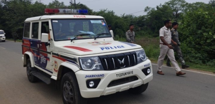 रामगढ़ पुलिस की नई पहल 'प्रहरी' के तहत पतरातू में पुलिस ने किया पैदल मार्च, सुरक्षा का दिया भरोसा