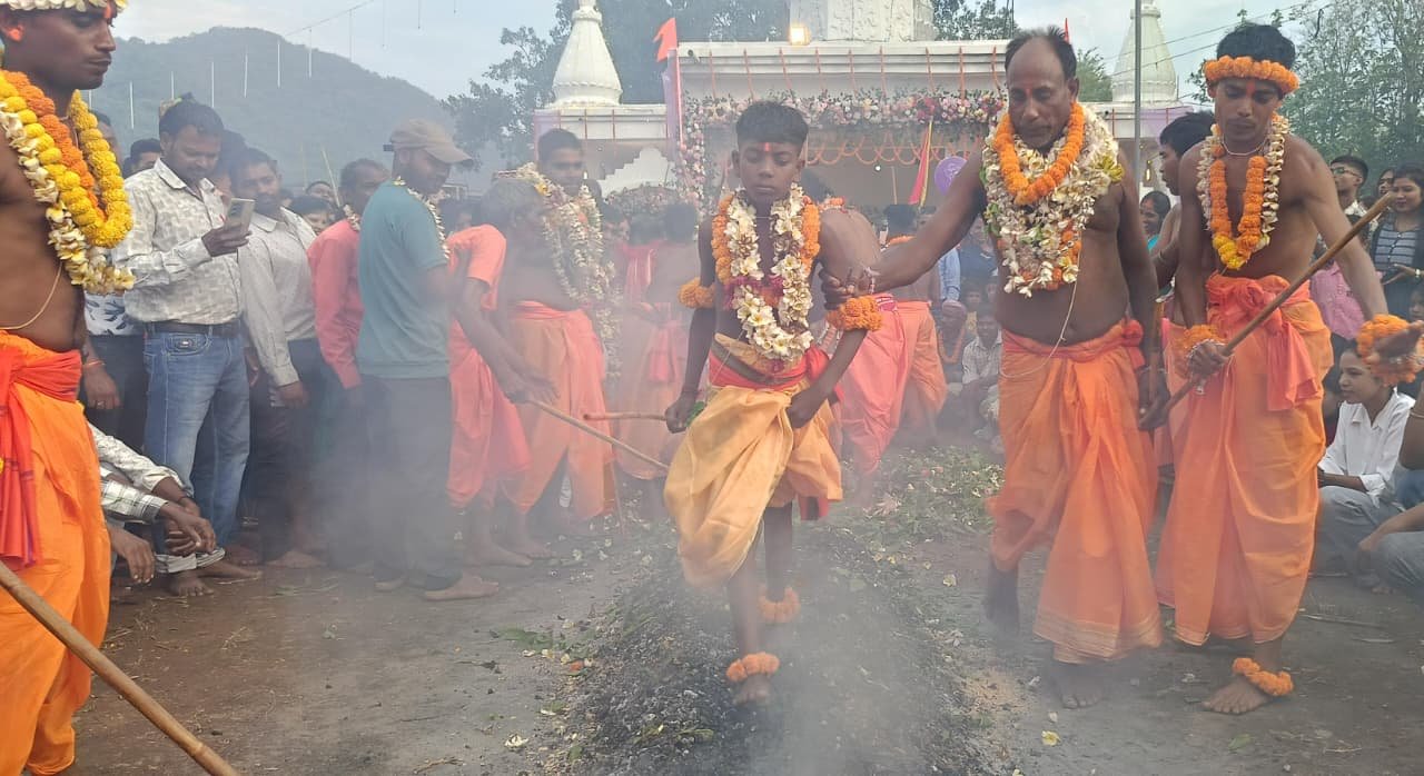 भुरकुंडा : निम्मी में मंडा पुजा धुमधाम से मनाया गया