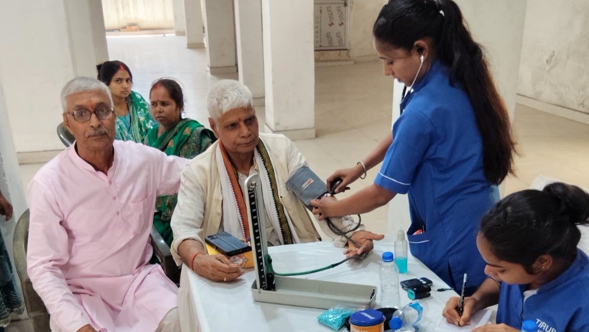 अशेश्वर सिंह धर्मशाला में निशुल्क स्वास्थ्य जांच शिविर का आयोजन 