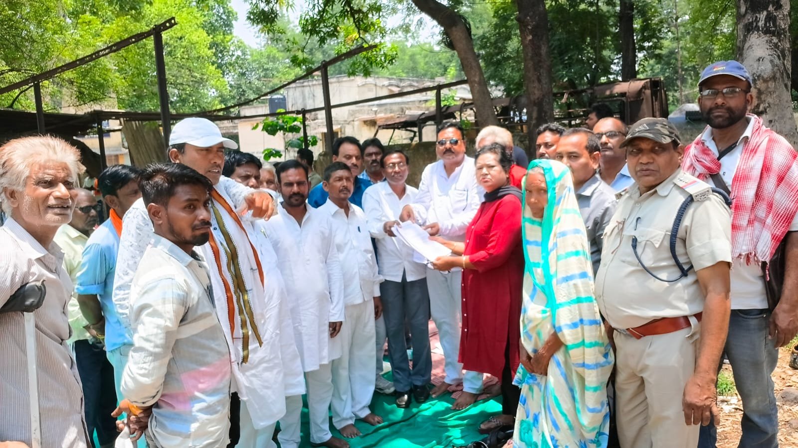 सौन्दा डी बचाओ संघर्ष समिति ने पीओ कार्यालय के समक्ष किया धरना प्रदर्शन