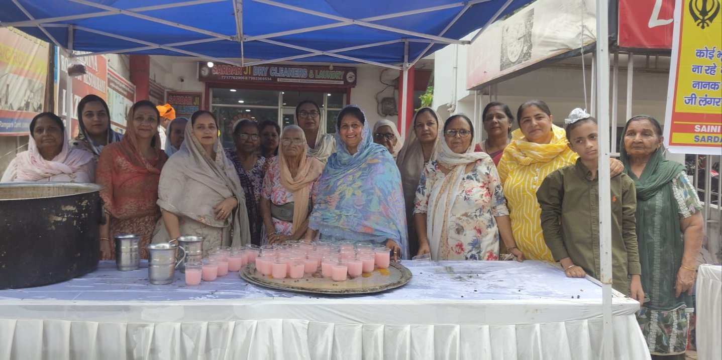 गुरु अर्जन देव जी के शहीदी गुरु पर्व के उपलक्ष में बाटा गया ठंडा शरबत