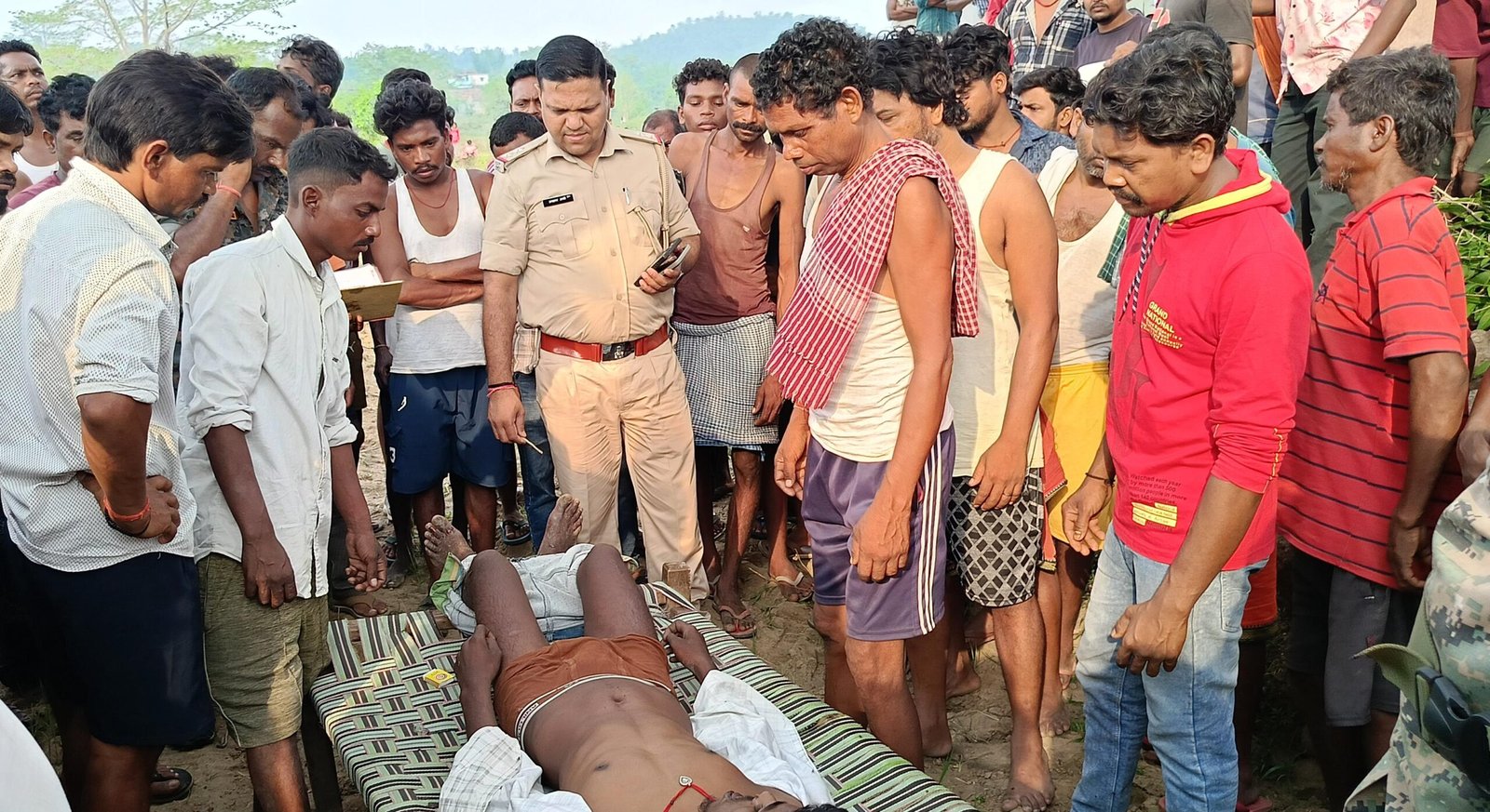 भदानीनगर के देवरिया में खेत में महुआ पेड़ से लटक कर युवक ने की आत्महत्या 