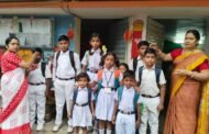 ग्रीष्मावकाश के बाद विद्यालय पहुंचे बच्चों का तिलक लगाकर किया गया भव्य स्वागत