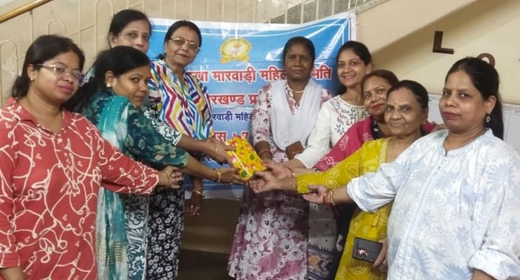 रामगढ़ में अंतरराष्ट्रीय योग दिवस पर महिलाओं ने किया सामूहिक योगाभ्यास 