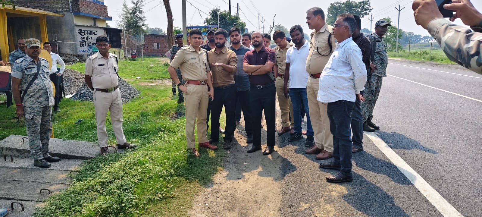 बारलौंग में हुई सड़क दुर्घटना पर जिला प्रशासन गंभीर,डीसी एवं एसपी ने एनएचएआई की तकनीकी टीम के साथ किया घटनास्थल का निरीक्षण