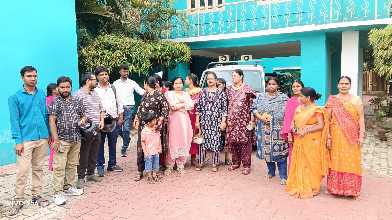 जलजमाव और नाली निर्माण की अनदेखी के विरोध में महिलाओं ने छावनी परिषद में किया आक्रोशपूर्ण प्रदर्शन