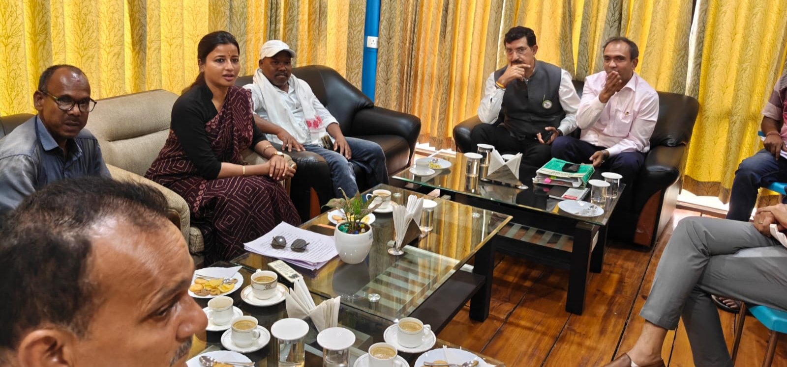 पूर्व विधायक ने श्रमिकों की समस्याओं को लेकर पीवीयूएनएल के सीईओ से की मुलाकात