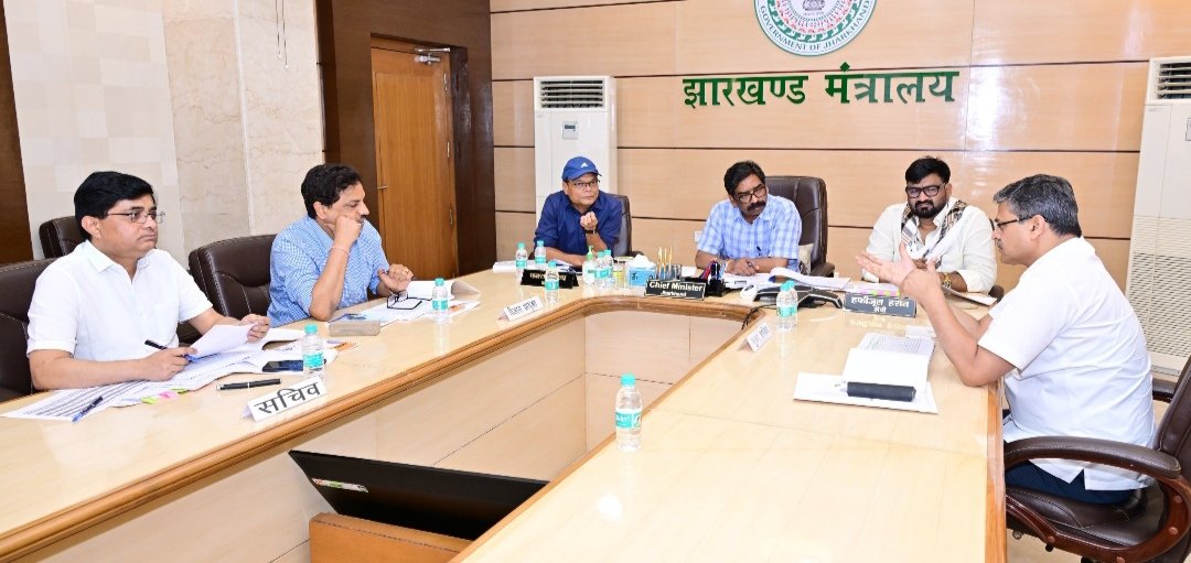 मुख्यमंत्री की अध्यक्षता में अनुसूचित जनजाति, अनुसूचित जाति, अल्पसंख्यक एवं पिछड़ा वर्ग कल्याण विभाग की समीक्षात्मक बैठक संपन्न