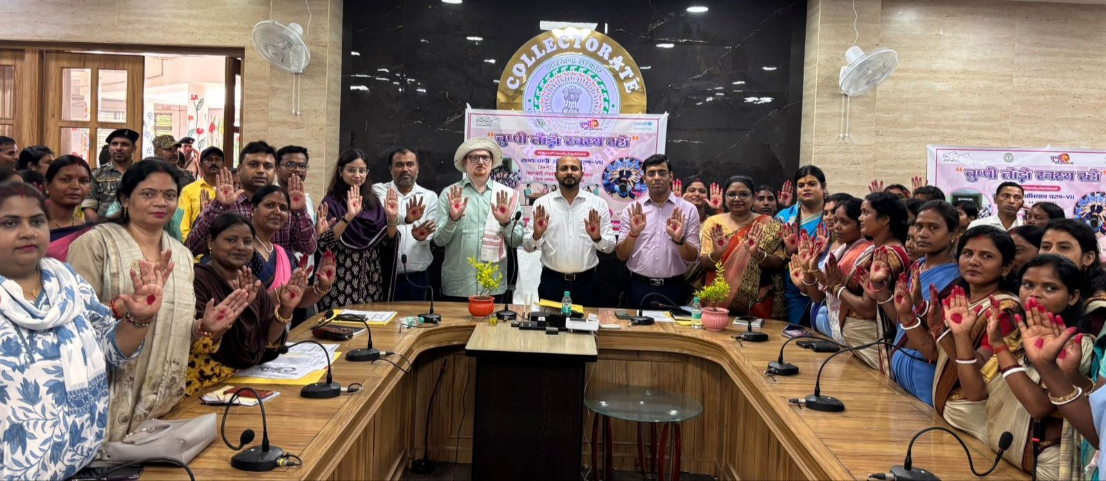 रामगढ़ में 'चुप्पी तोड़ो अभियान' के तहत उपायुक्त की अध्यक्षता में जिलास्तरीय कार्यशाला सह शपथ ग्रहण कार्यक्रम का हुआ आयोजन