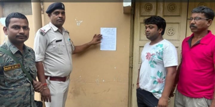 बरकाकाना ओपी पुलिस ने किया इश्तिहार चस्पा