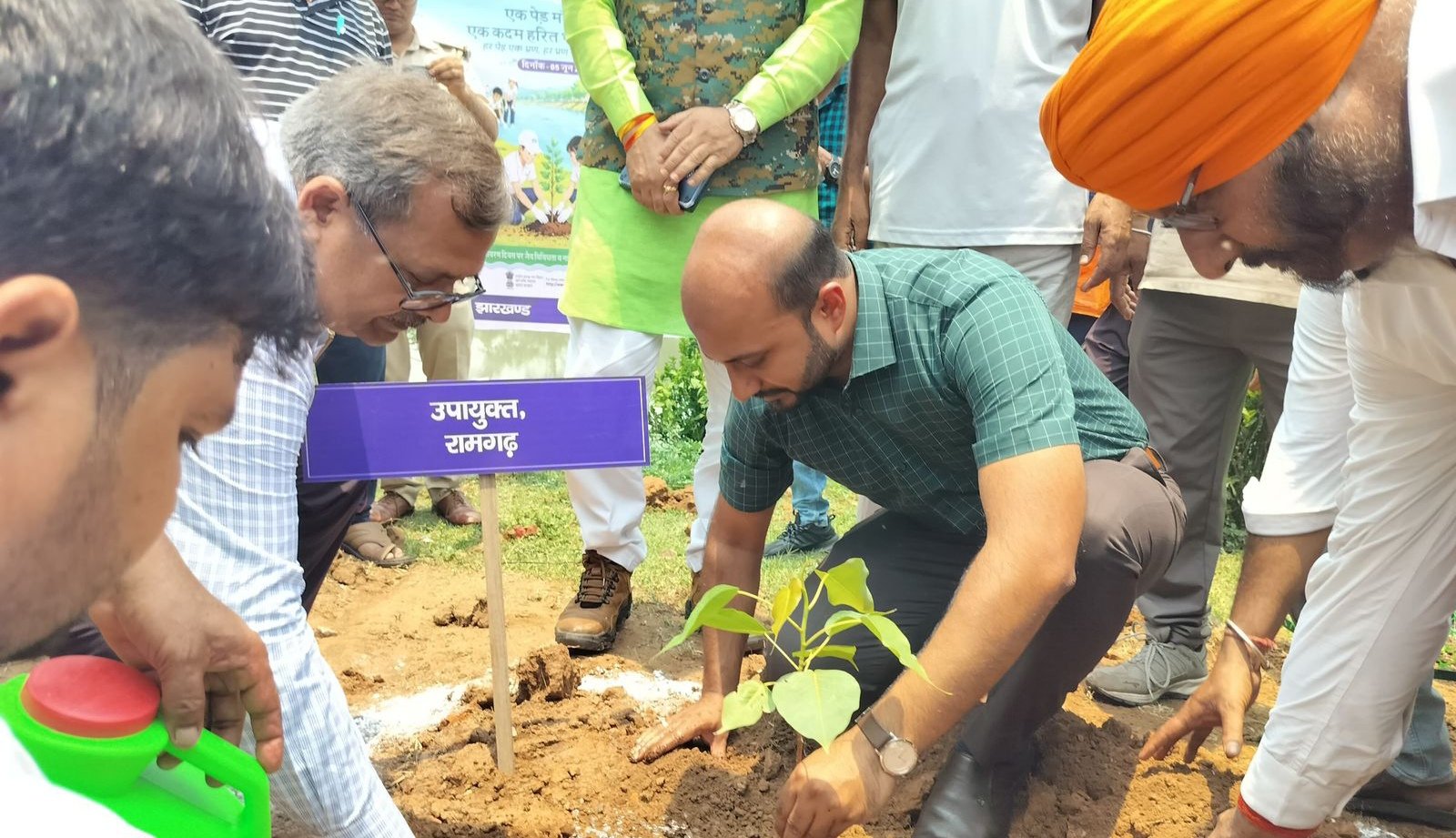 विश्व पर्यावरण दिवस पर दामोदर नदी घाट में हुआ वृहद वृक्षारोपण कार्यक्रम