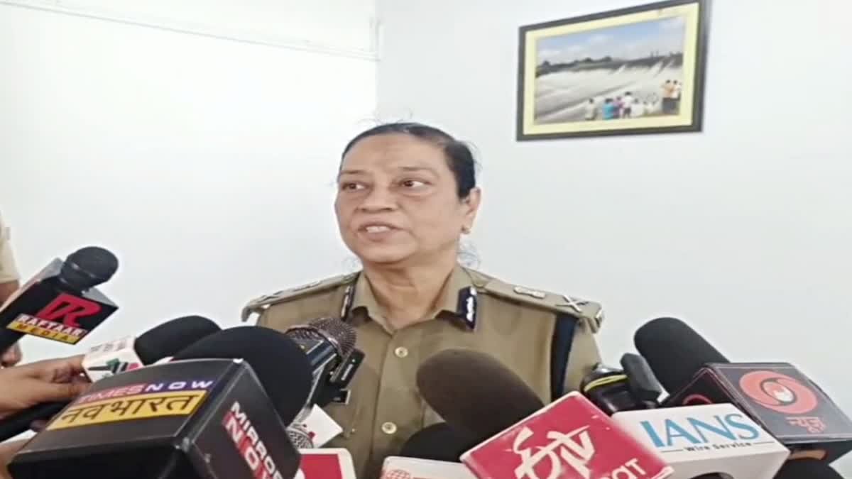 डीजीपी ने अपराध और नक्सल मामलों की समीक्षा किया