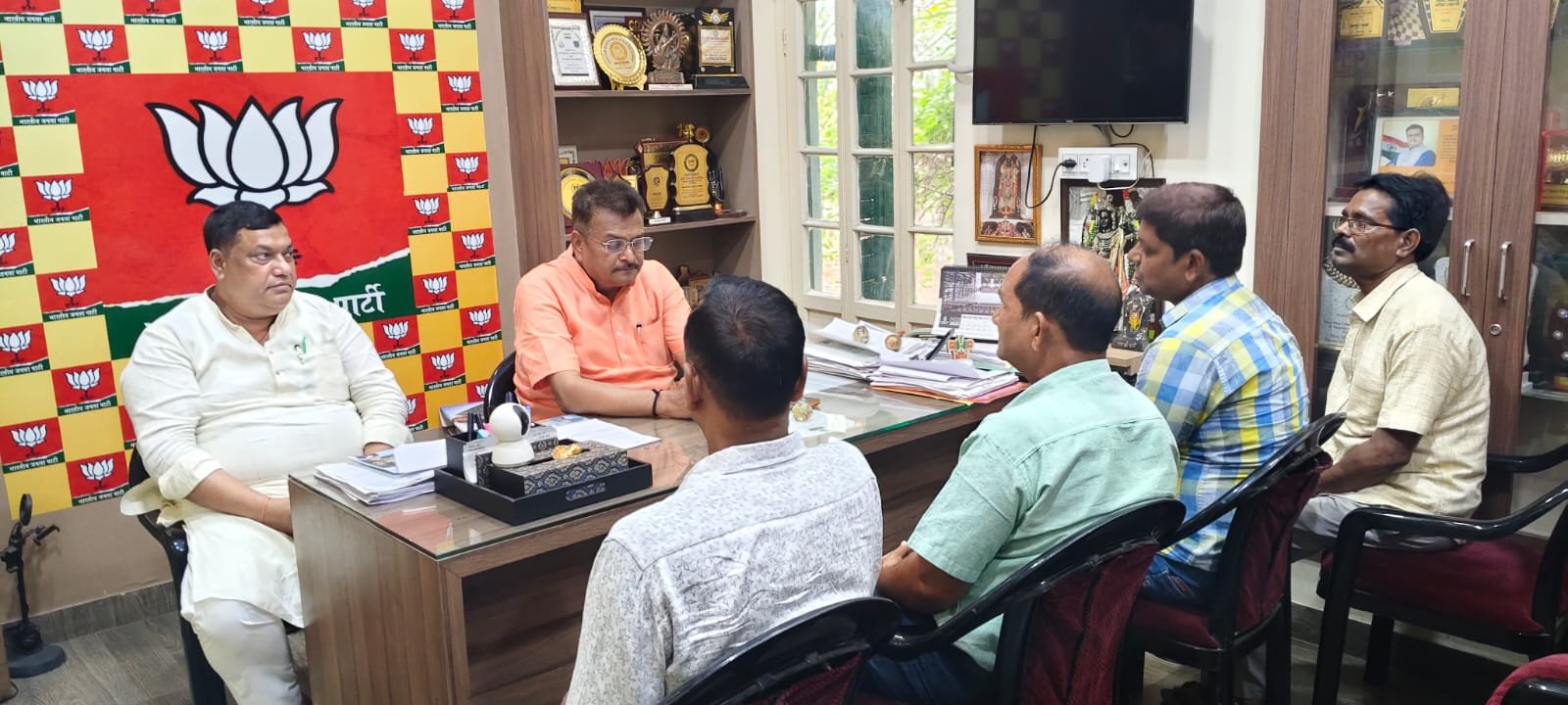 सौंदा डी बचाओ संघर्ष समिति ने सांसद से किया मुलाकात