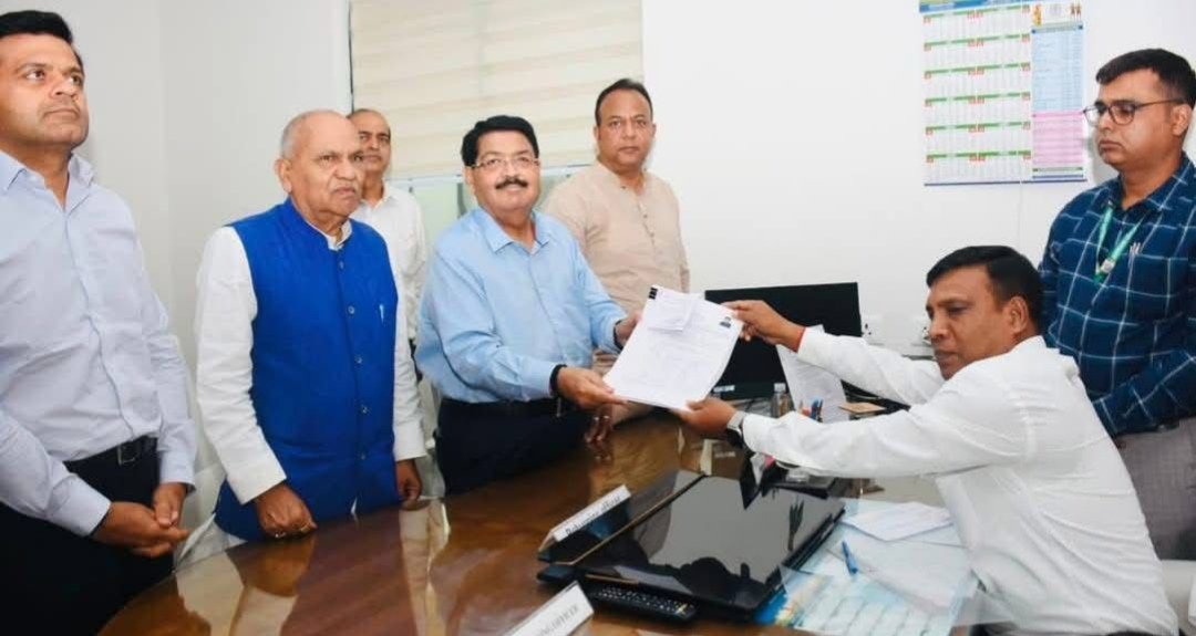 परिमल नथवाणी ने निर्दलीय प्रत्याशी के रूप में दाखिल किया नामांकन